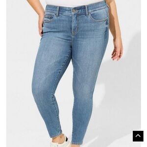 Torrid Bombshell Skinny Jeans Size 22W